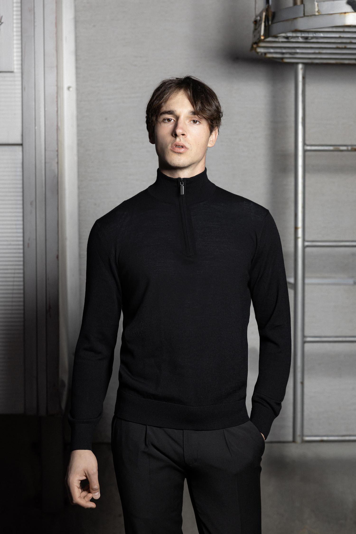 Črn pulover z zadrgo merino volna ČRN PULOVER Z ZADRGO - MERINO VOLNA - slika 1